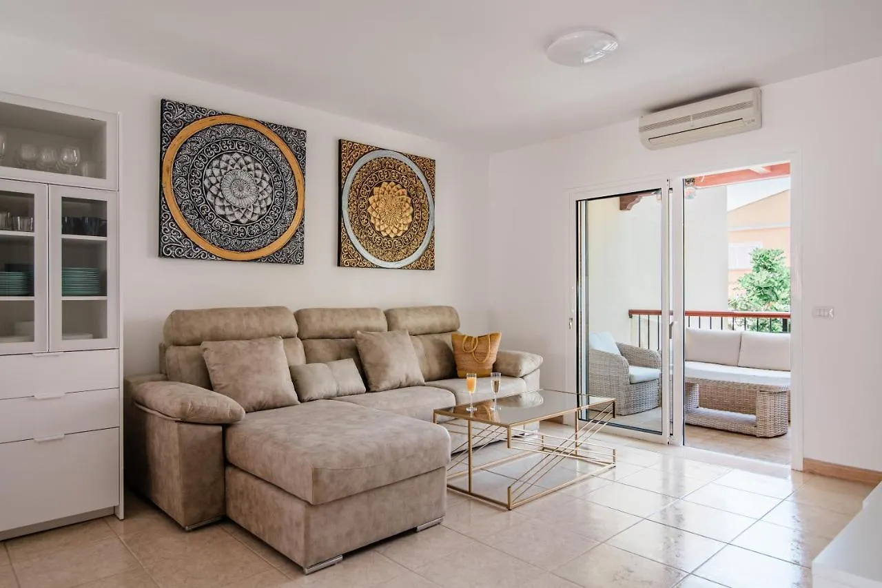 Comfortable 4-Bedroom Villa With Private Gardens Costa Adeje  Costa Adeje (Tenerife)